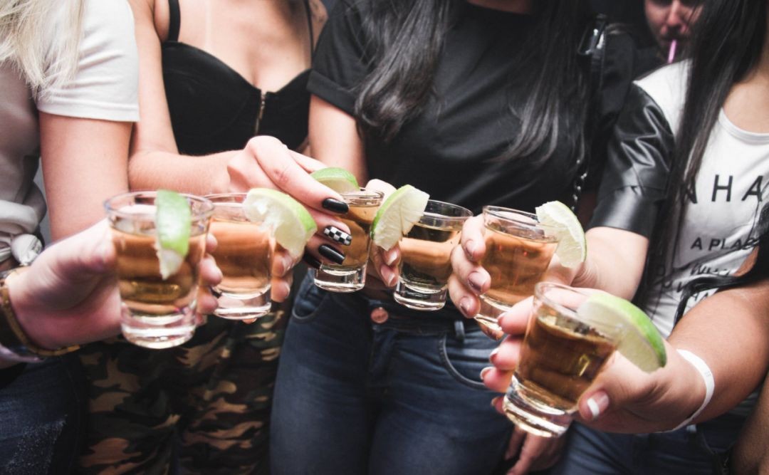 酒桌喝酒的十大法则,喝酒时看人品的六种表现