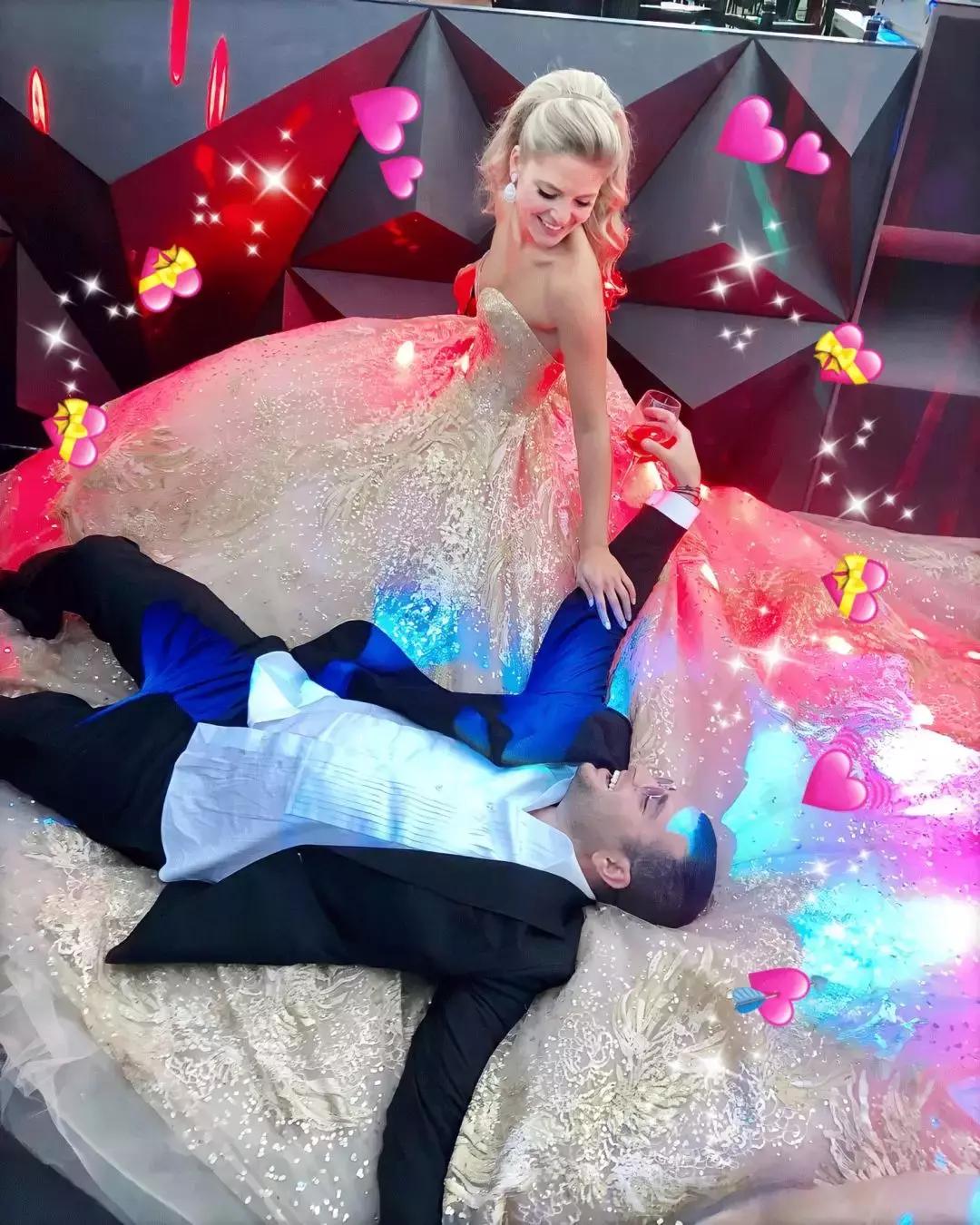 15万颗施华洛世奇水晶,eliesaab婚纱