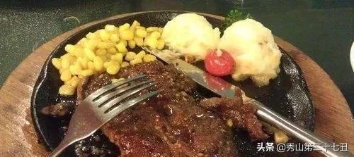 一人吃牛排想去厕所怎么办？刀叉摆对了，服务员看懂不会收走