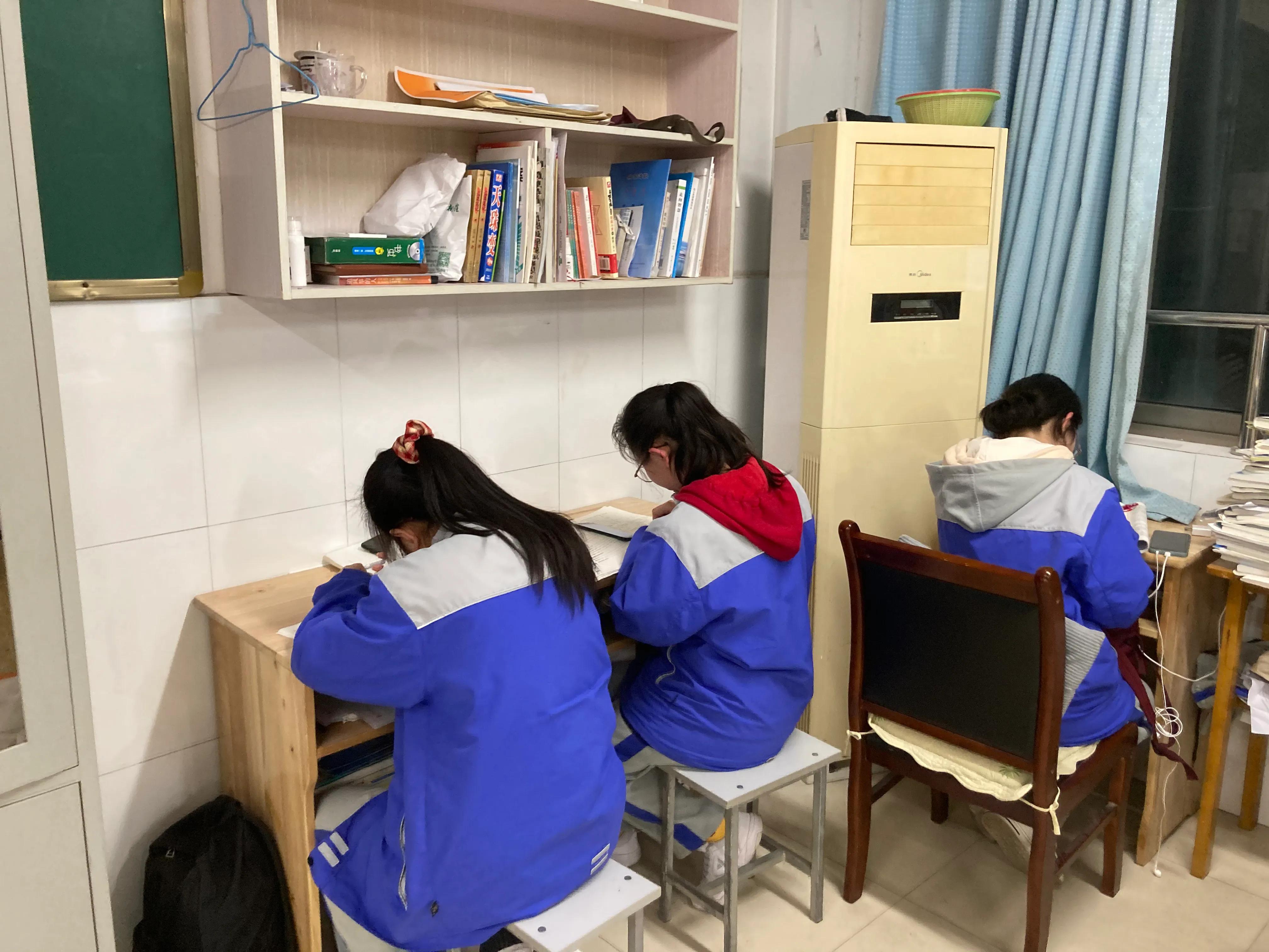 足球竞赛规则2023-2024中文电子版,2023-2024足球竞赛规则下载pdf