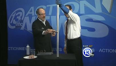 为什么冬天舔铁舌头会粘住,冬天舔铁栏杆为什么粘舌头