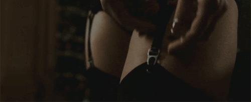 韩国女团为什么绑丝带,为什么女团成员要挡腿