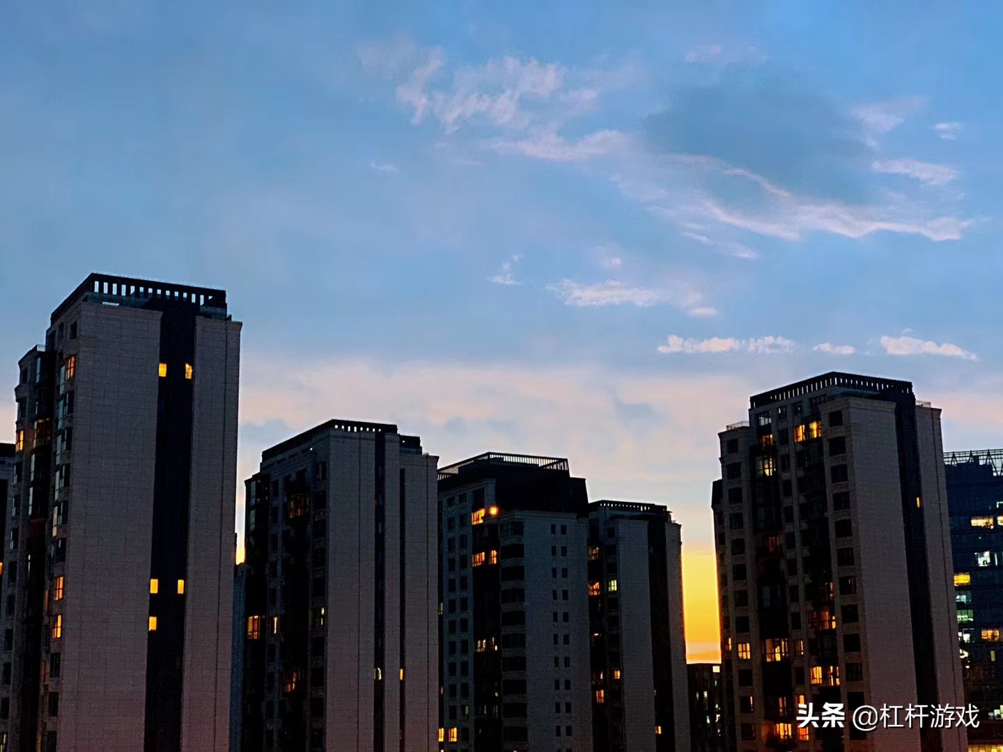 走在抗击疫情的路上,武汉95后民警坚守战疫一线