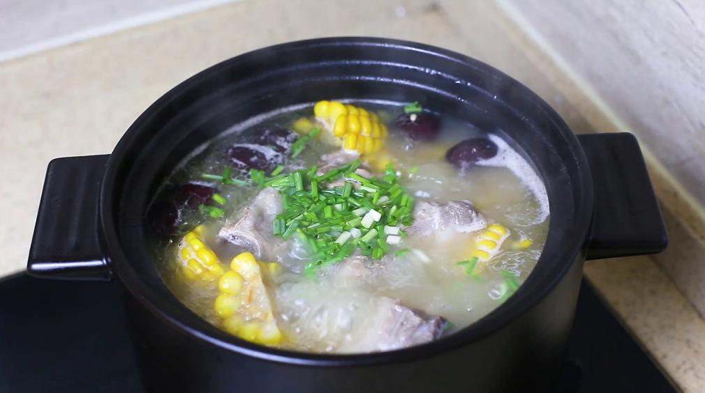 炖煮排骨汤需要什么调料,煨排骨汤什么时候放盐肉容易烂