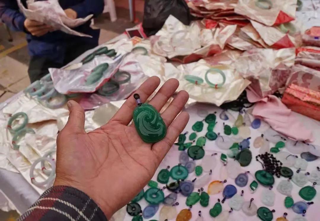 和田玉烟锅图片价钱,和田玉清代烟锅的价格