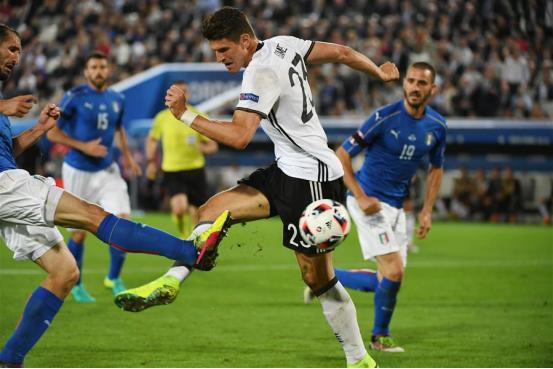 足球增加娱乐性训练,足球提高球性球感