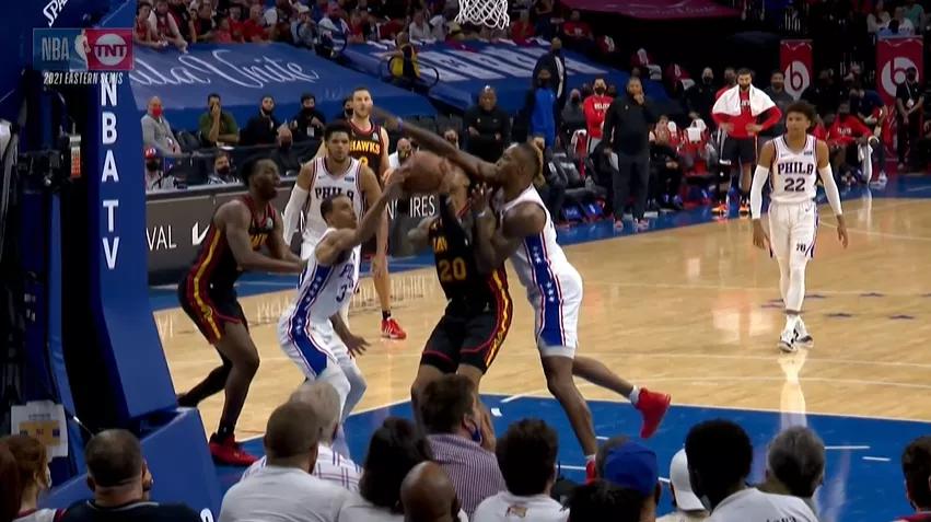 我就想知道,西蒙斯是怎么做到一直不射的?