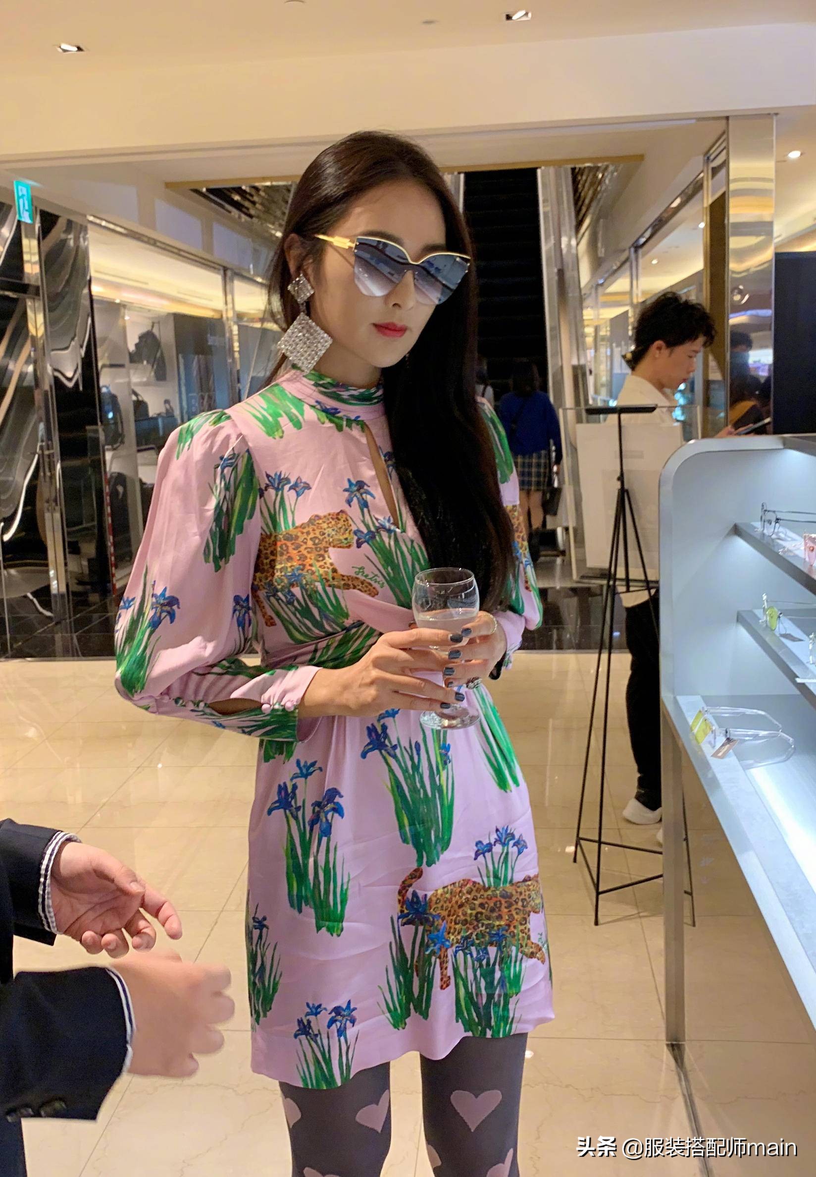 吴速玲穿搭,吴速玲大耳环怎么搭配