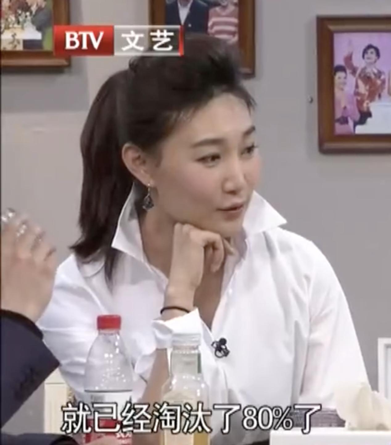 月亮姐姐李梓萌刚强春妮合照,春妮月亮姐姐李梓萌刚强同台