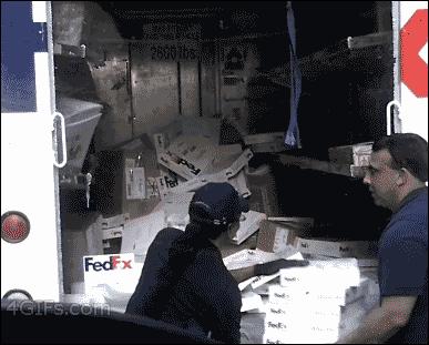 黑胶天敌：*力暴**快递|唱片环游计划1.0：防暴纸盒的奇幻漂流