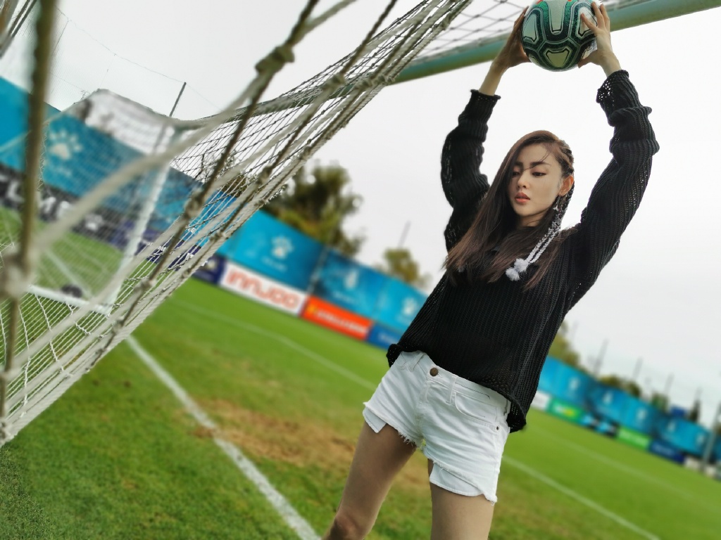 张天爱金色吊带礼服完美身材展现,张天爱超酷造型