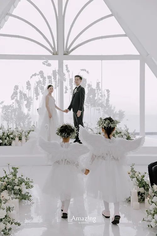 婚礼主持人怎样着装,如何选婚礼主持人的礼服