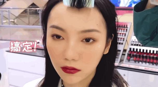 柜姐怎样化妆的,柜姐可以帮忙化妆吗