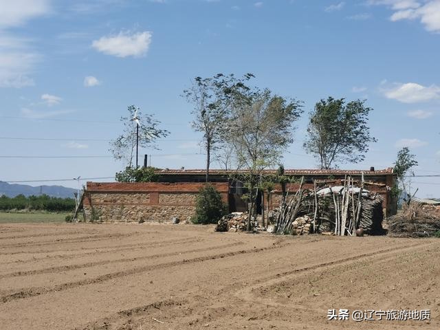 锦州96岁老人独居荒村，靠发电机生活，至今耳不聋，眼不花