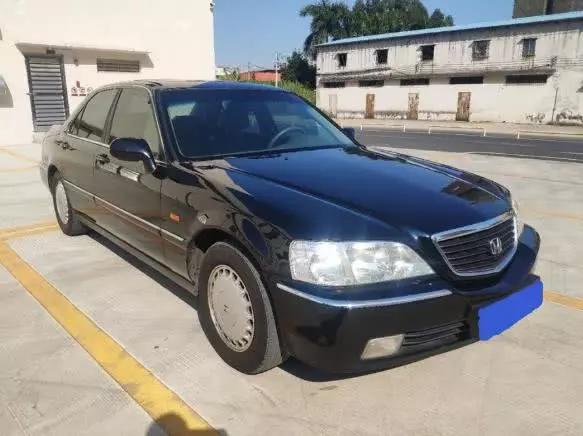 深圳遇到一辆04款本田里程，跑了33万公里，当年和丰田皇冠相竞争