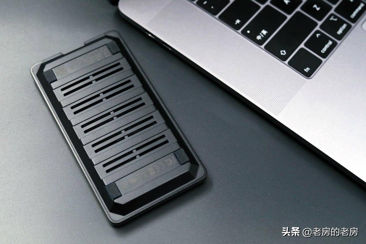 拯救PS4扩展游戏空间WD_BLACKP50固态移动硬盘上手