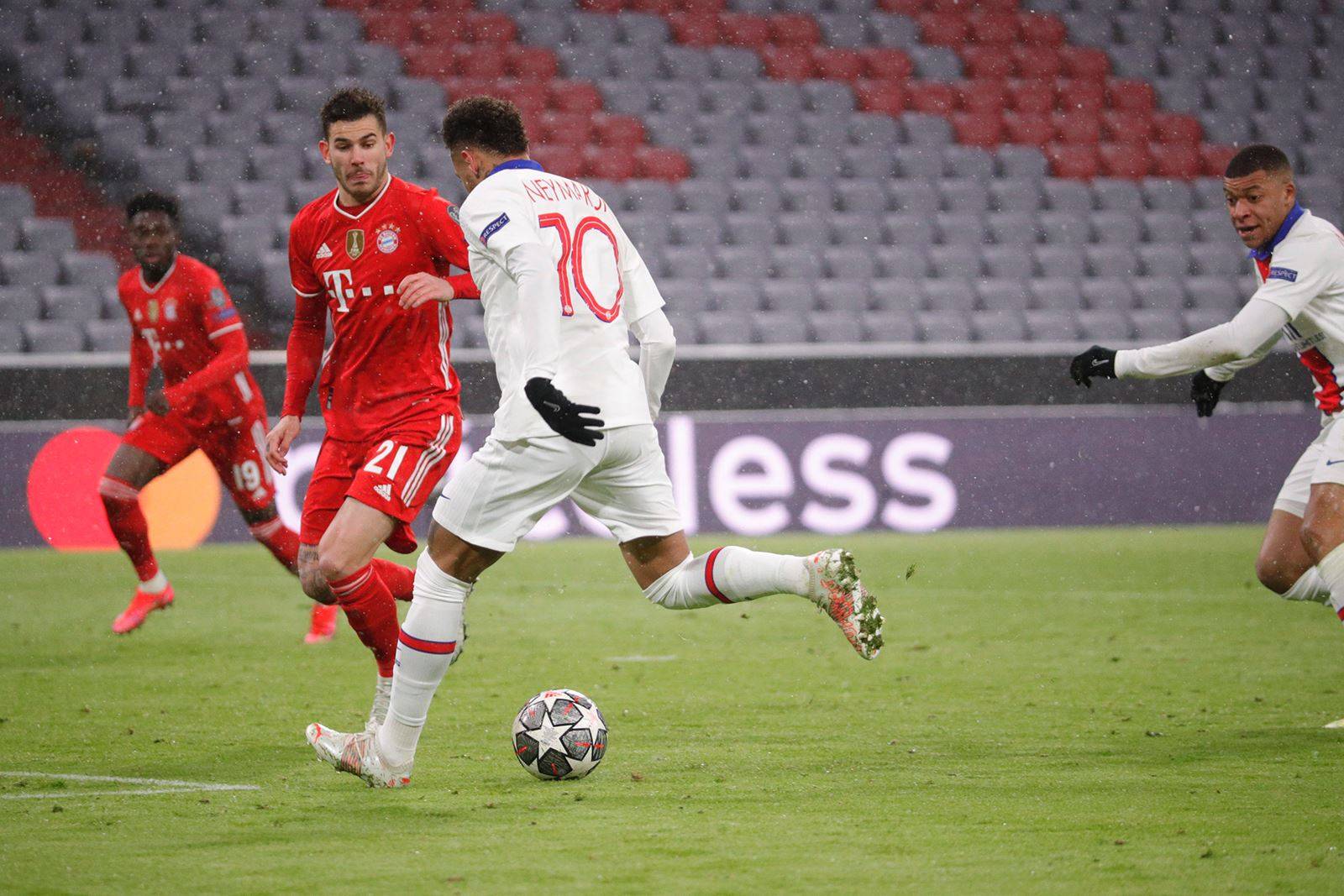 姆巴佩梅开二度巴黎险胜布雷斯特,姆巴佩梅开二度巴黎3-2拜仁