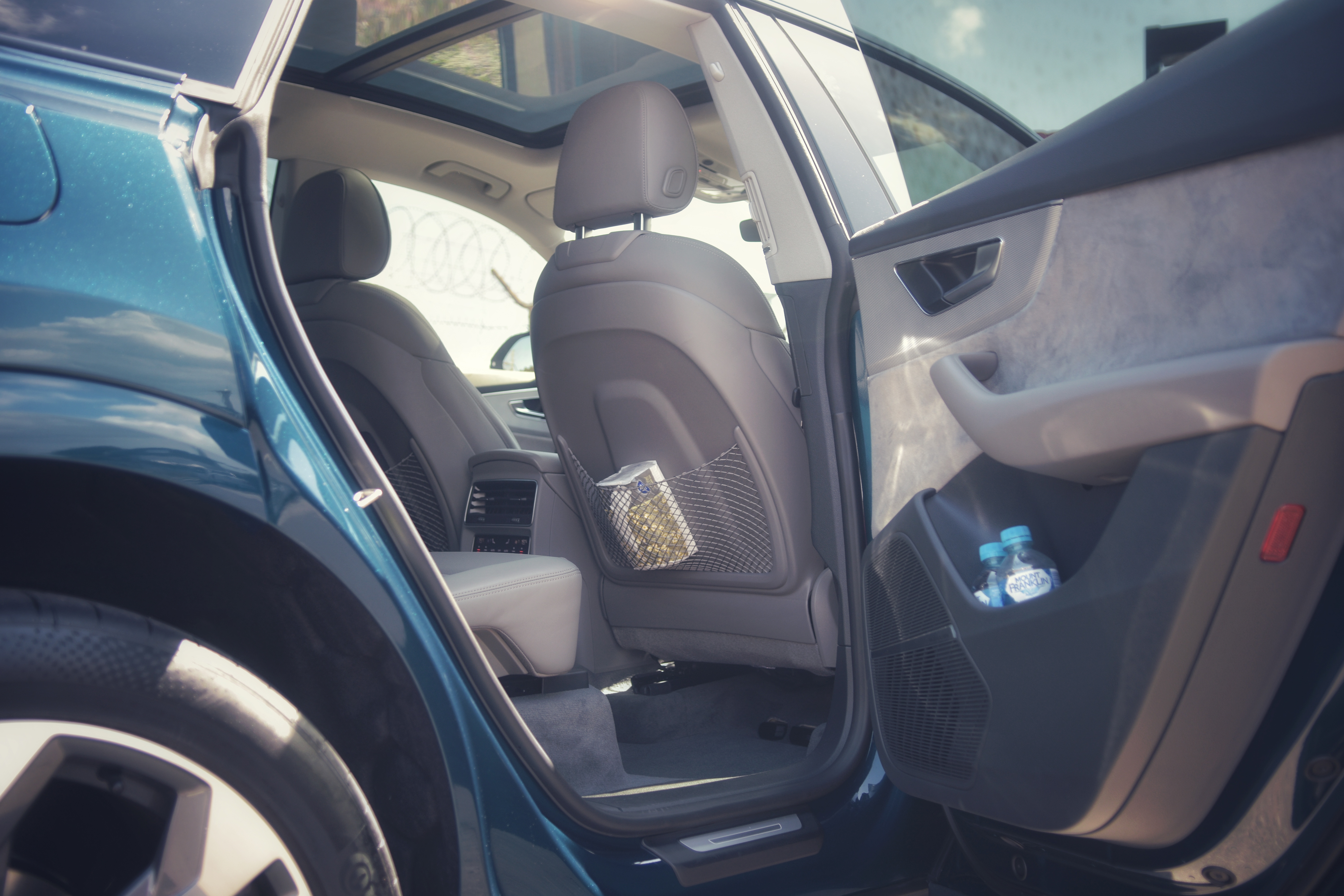 奥迪q8名场面,奥迪q855tfsi价格多少钱