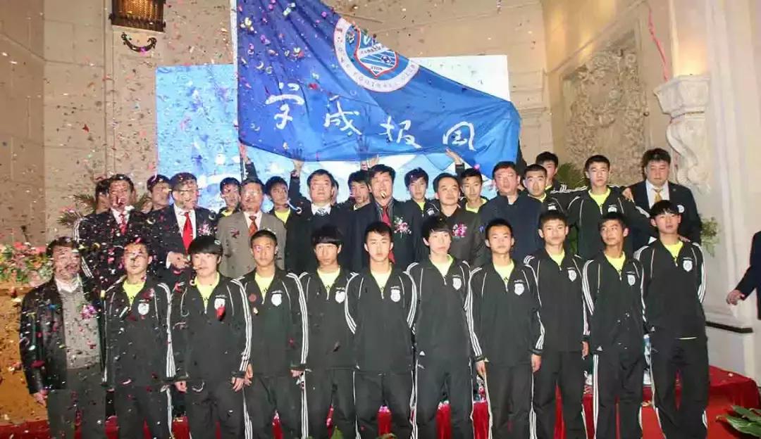 他曾卖汽水,搞快餐,今坐拥数十亿资产,引来20万同行参观