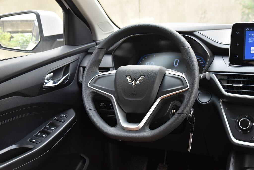 承载几代人的梦想和希望,承载梦想的车五菱