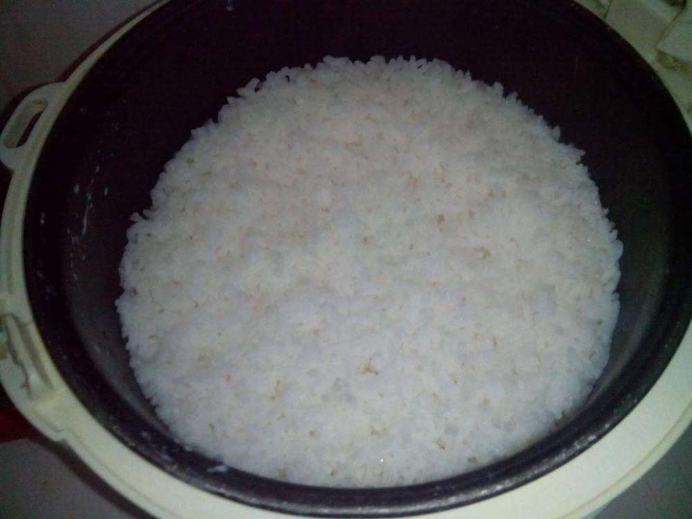 米饭煮糊了千万别倒掉，加这几样东西都能挽救，网友：味道更好了