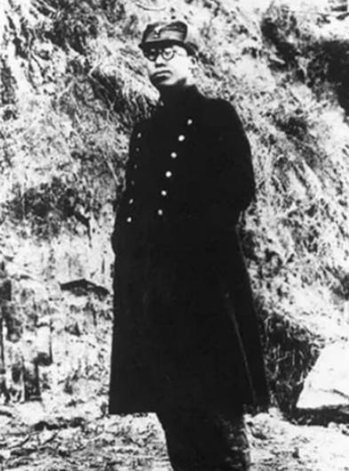 他认为自己“军功少”，主动申请降衔，毛主席：元帅不能没有他啊