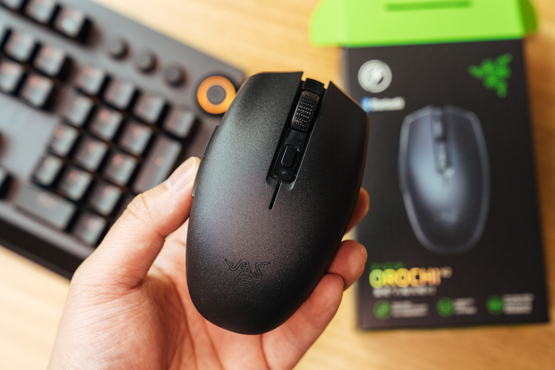 razer雷蛇毒蝰终极版轻量无线鼠标,razer八岐大蛇v2无线鼠标评测