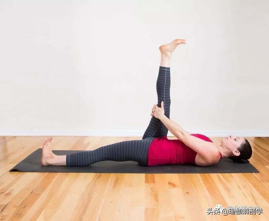 练瑜伽怎么练腿才能伸直,怎样练瑜伽可以劈叉