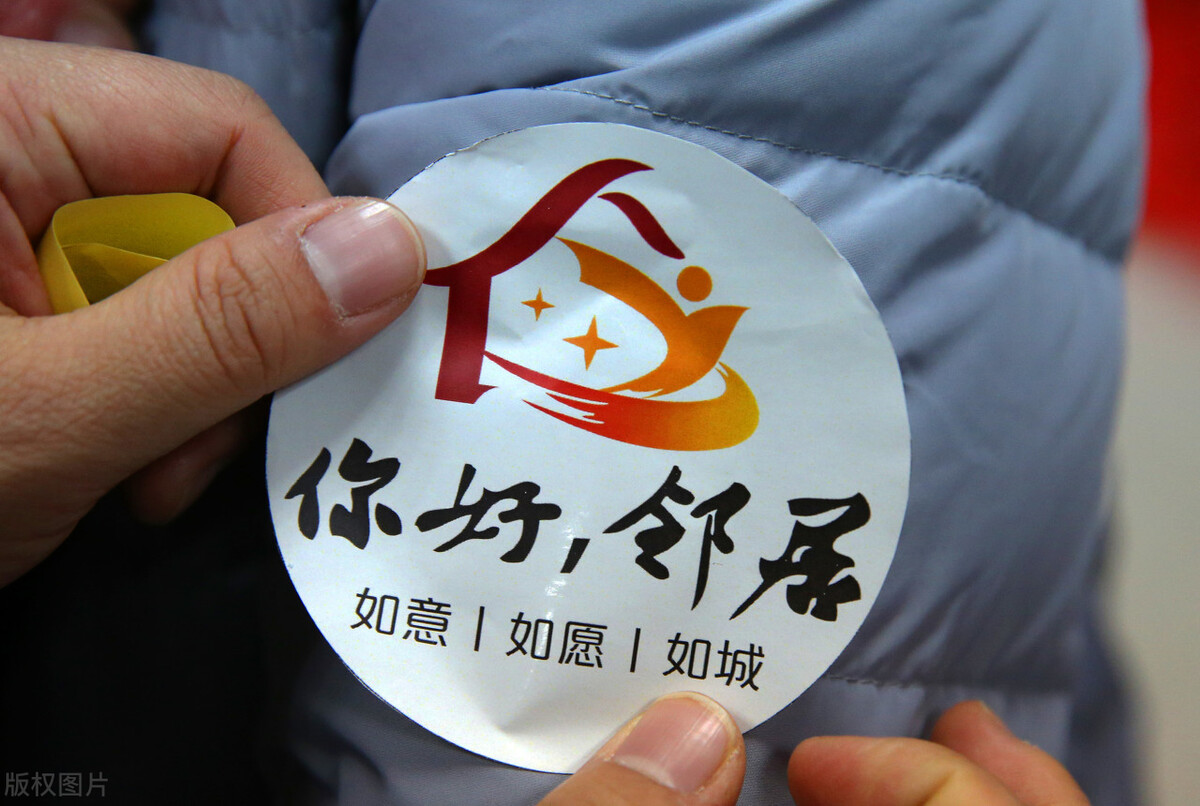 楼上漏水楼下家具浸泡怎么解决,楼上漏水把家里家具泡了怎么办