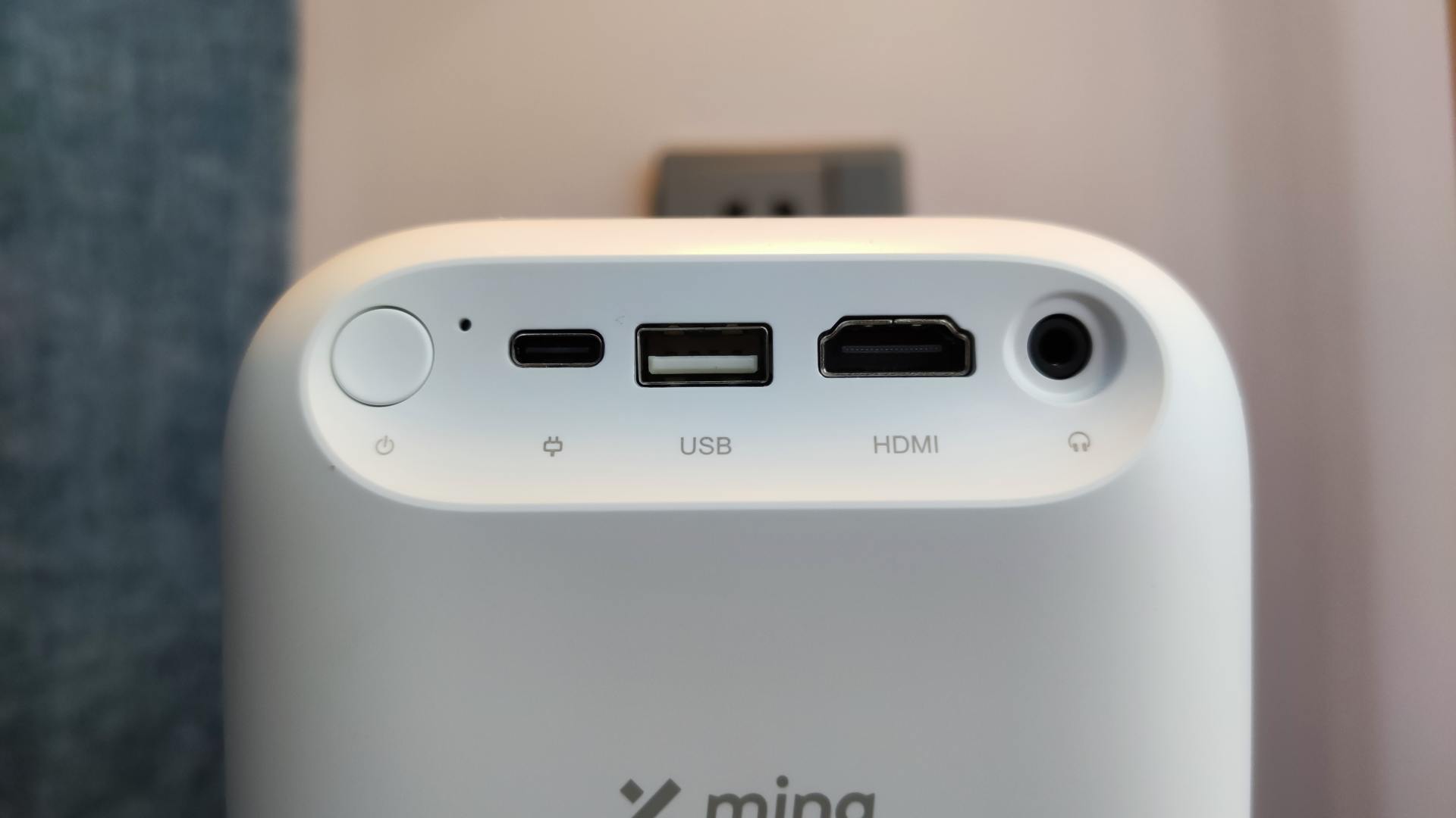 小明q1特别版智能投影仪,小明q1pro投影仪和极米newz6比较