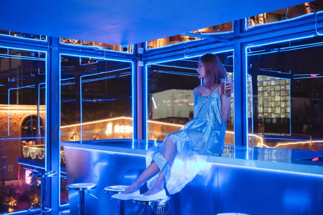 24小时无人自助酒吧投入多少,24小时的无人酒吧