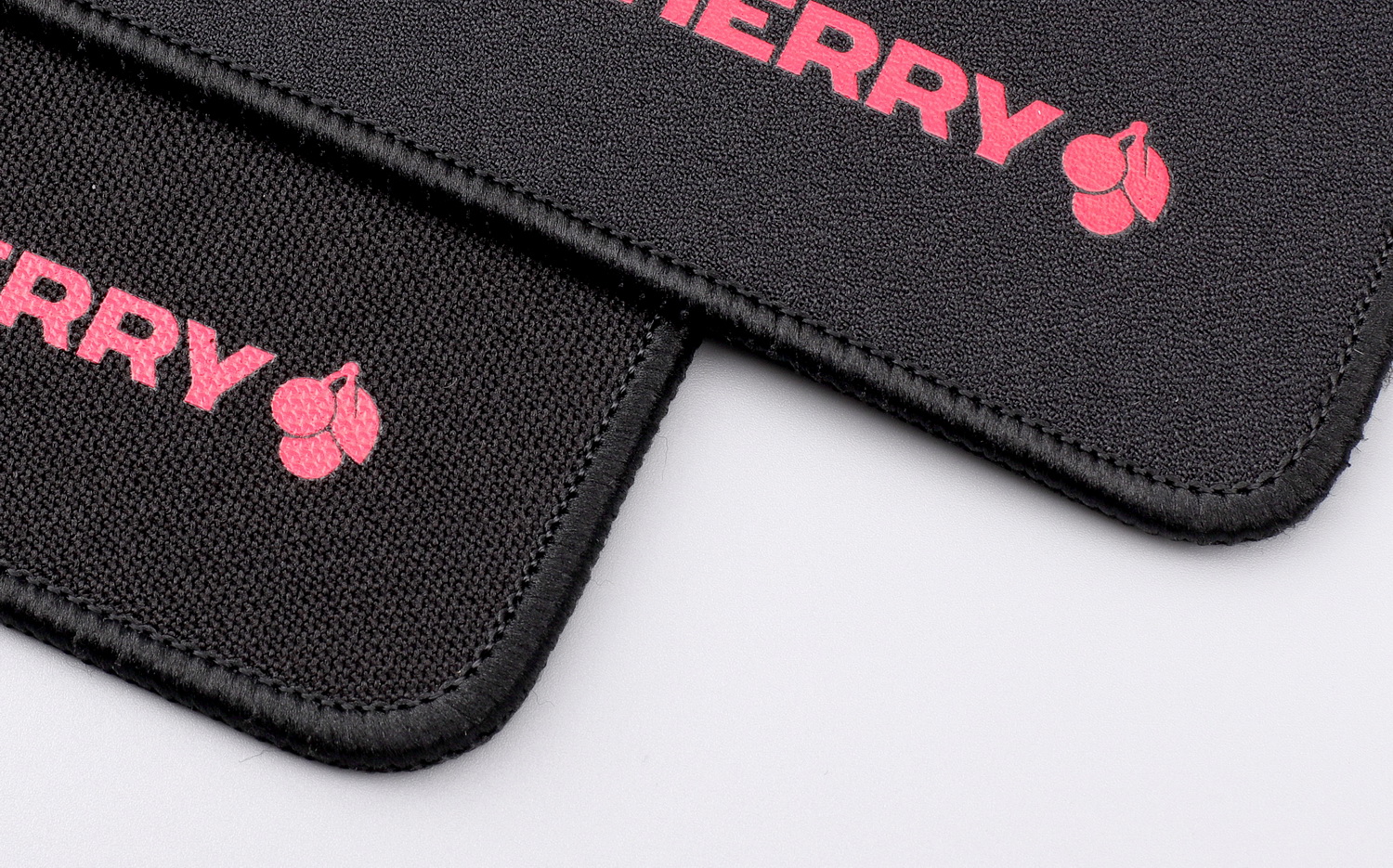 rog月刃搭配什么鼠标垫,多少尺寸的rog鼠标垫最适合打游戏