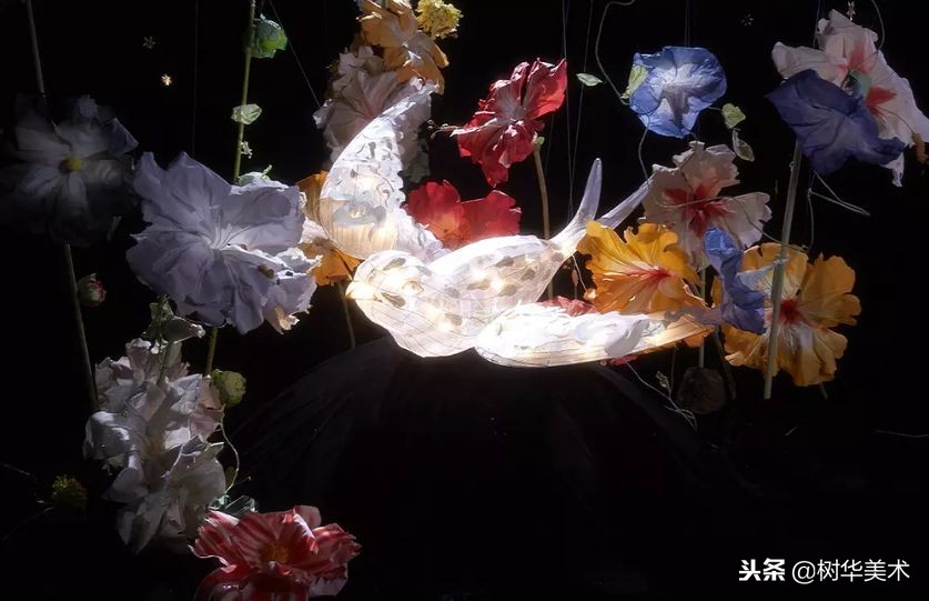 华师大油画系毕业的她，用纸改造广东传统花灯，还登上时尚杂志！