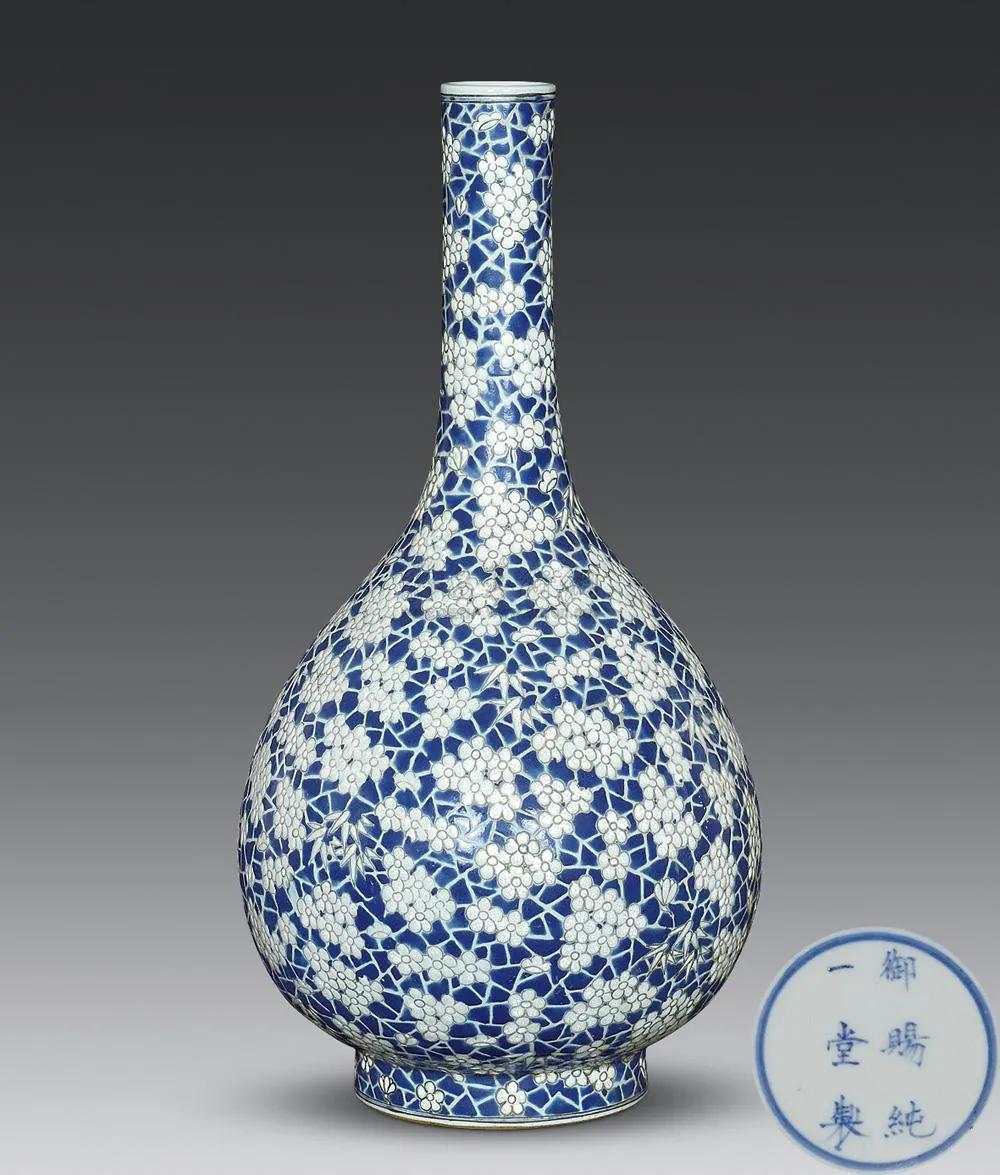 中国人喜欢的瓷器,康熙款青花加彩冰梅纹罐