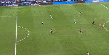 同是阿根廷人，一个无视武磊拥抱，另一个却特别喜欢和武磊连线