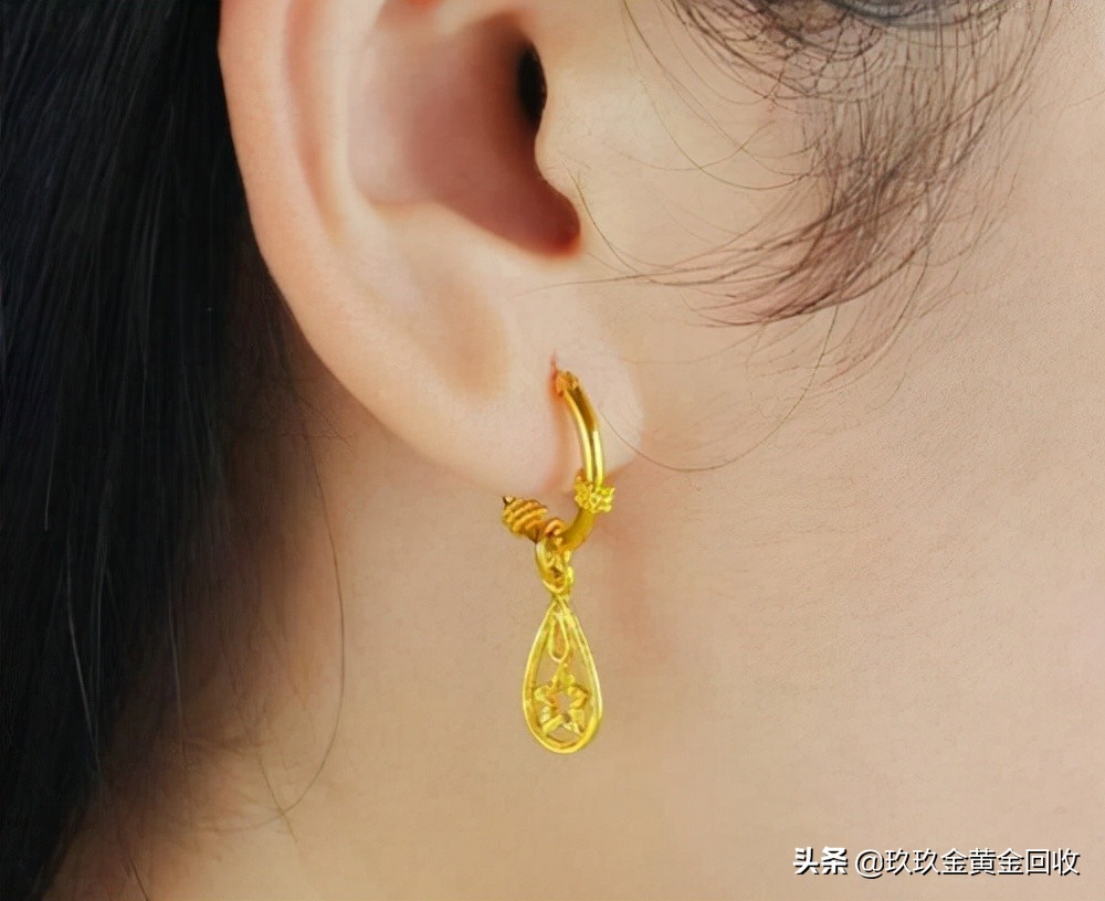 金耳环怎么戴比较牢固,金耳环怎么换款式