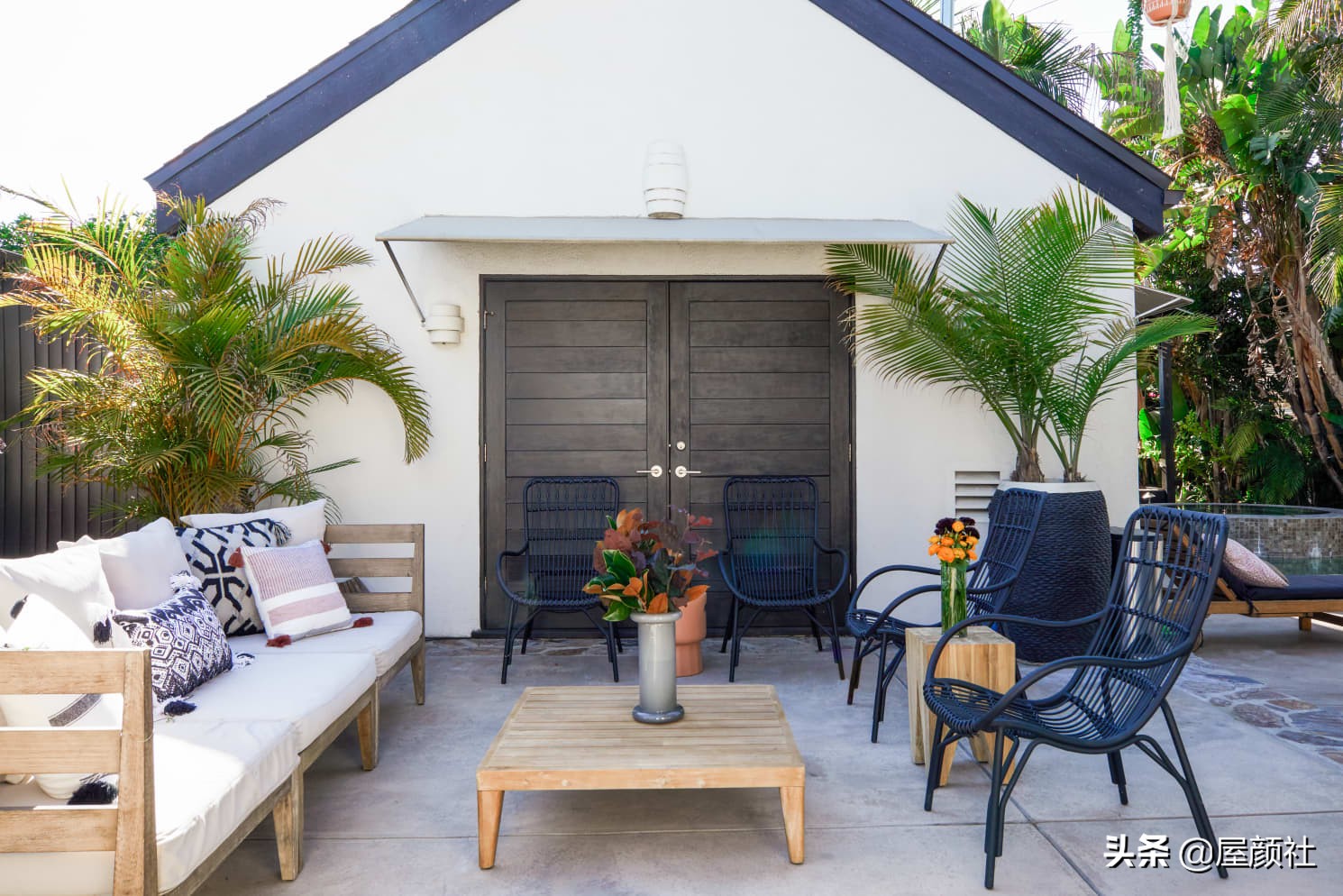 好莱坞明星詹妮娜的豪宅曝光。混搭复古，大胆涂色，居然还配秋千