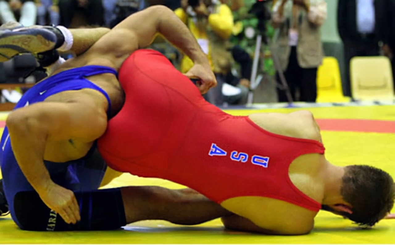 喝水时的搞笑表情包,跑步表情包搞笑图片高清