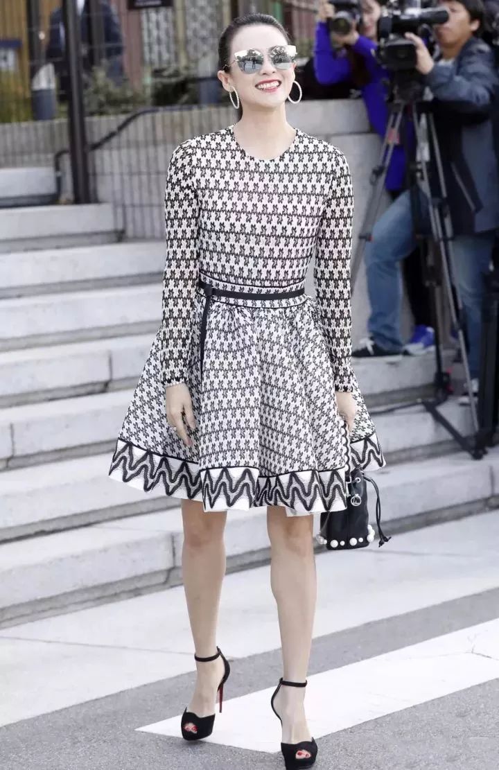 这款包包时尚又实用你还在等什么,今年最好看的小包包