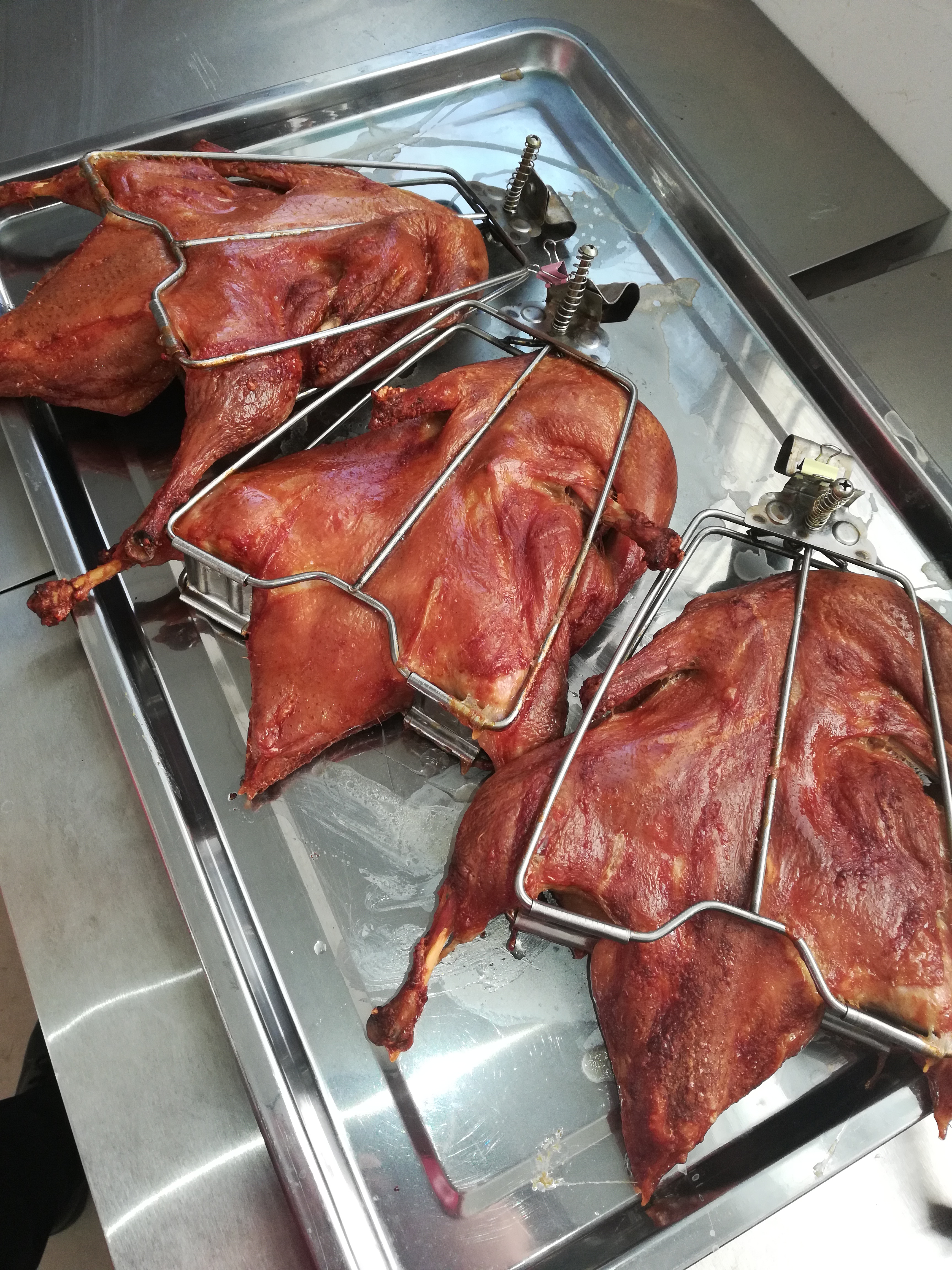 铁板鸭利润多少钱一只,卖铁板鸭一天收入多少钱