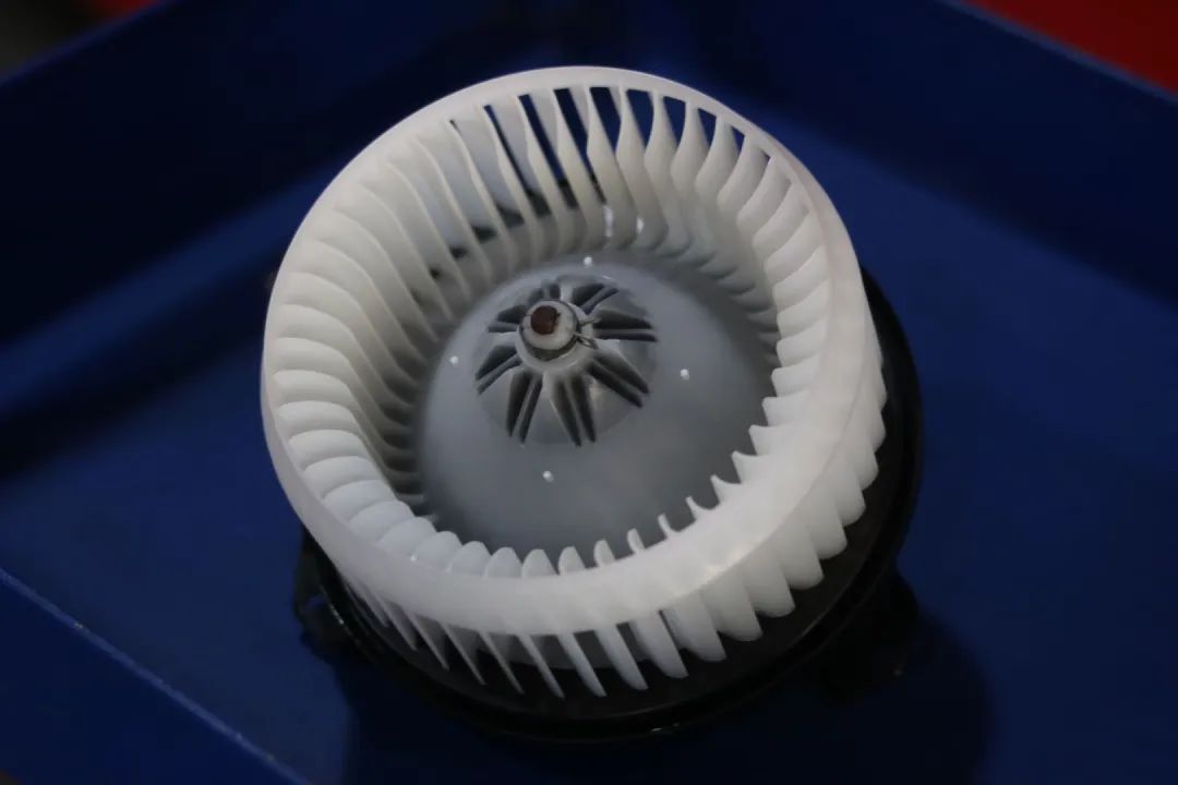 经典老车丰田lc90翻新复活,老款普拉多120翻新