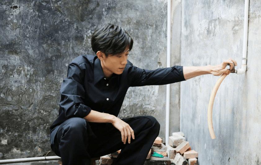 张一山开车完整视频,张一山开跑车视频