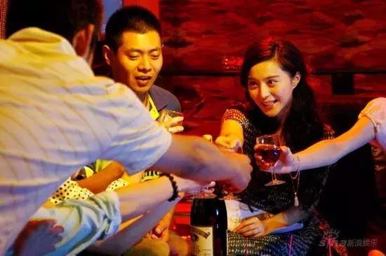 文盲*子骗**上演的荒诞闹剧：狂骗8200万三个“臭皮匠”撂倒银行“诸葛亮”