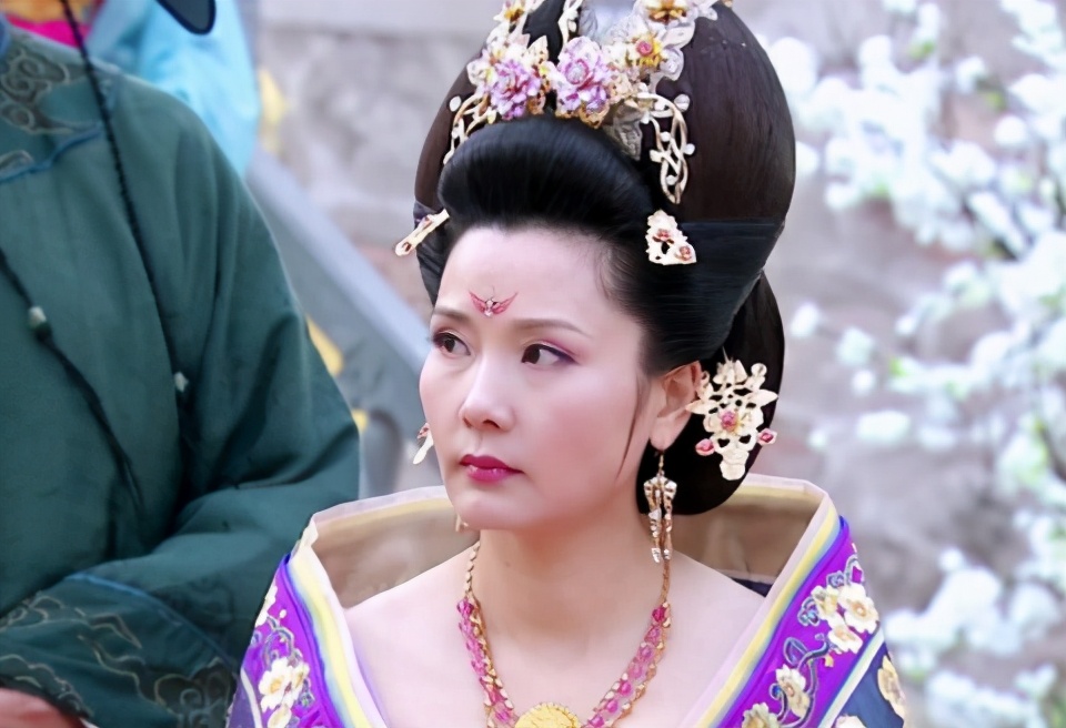 杨玉环嫁给李隆基后对李瑁怎么样,杨玉环李瑁唐明皇的关系