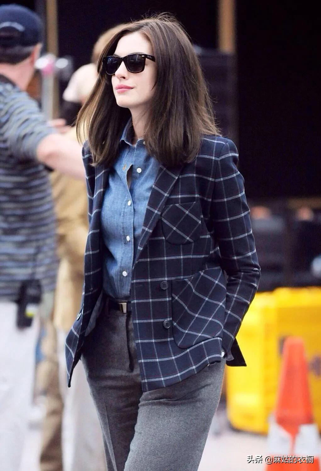 实习生里安妮海瑟薇的衣服品牌,安妮海瑟薇实习生穿搭