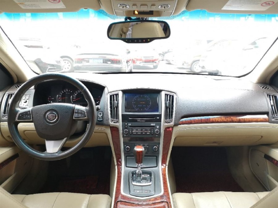 花9万元入手一辆2011年上牌二手凯迪拉克SLS赛威