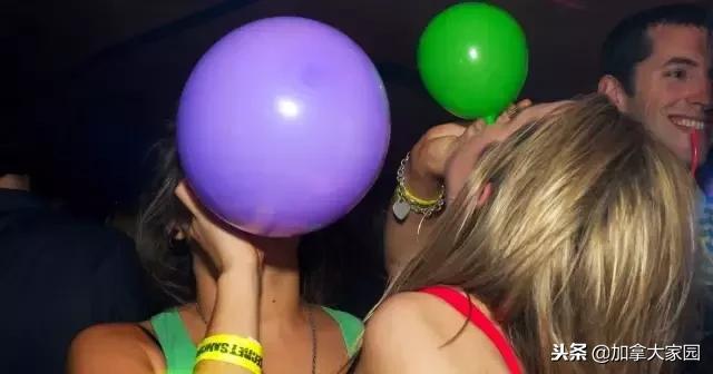 中国女留学生吸“笑气”成瘾：一年花十几万，瘫痪，坐轮椅回国！