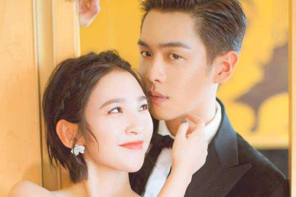 唐艺昕产女医院门口发红包庆祝,小范和唐艺昕视频