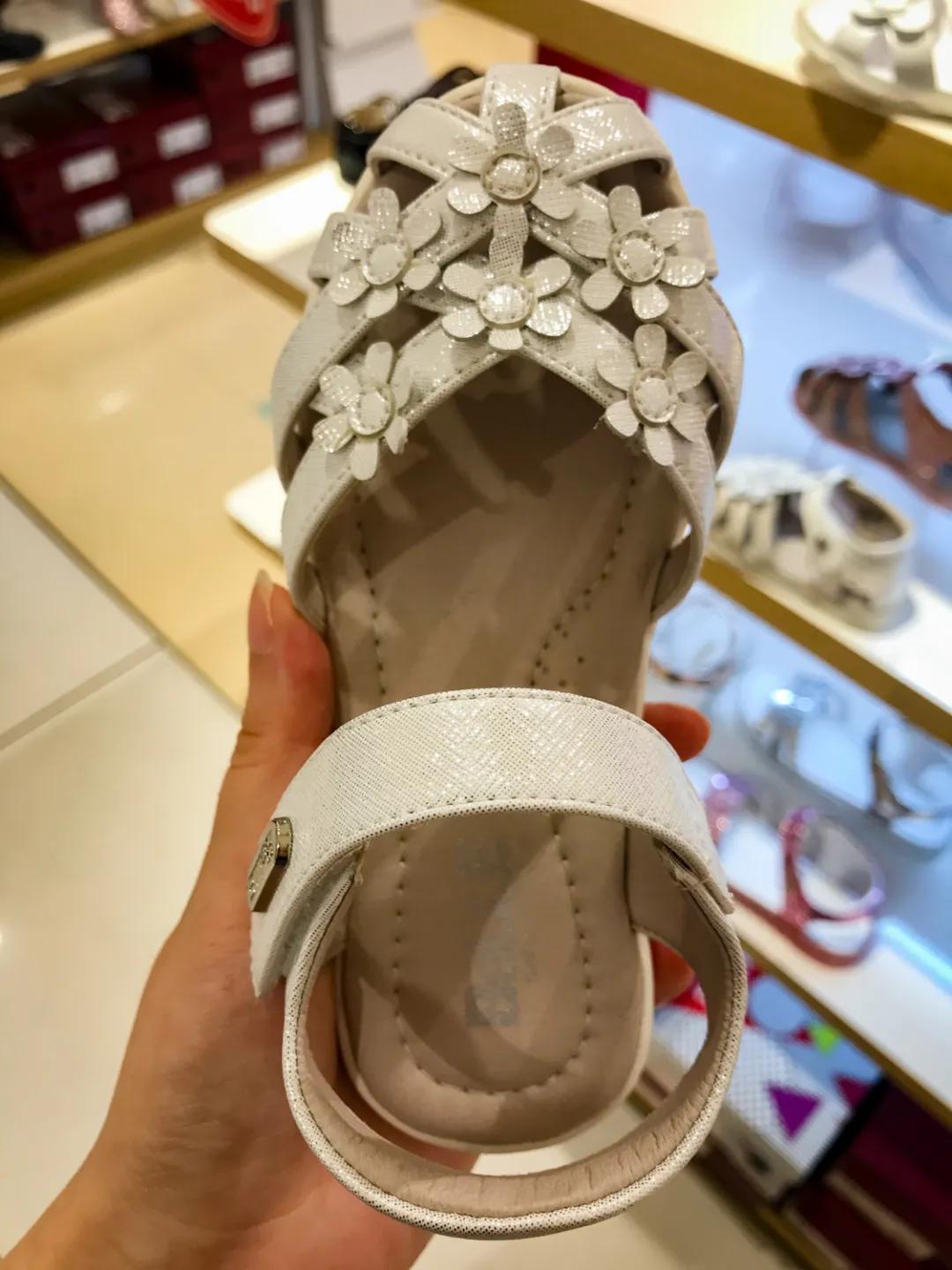 儿童穿哪种凉鞋比较好测评,关爱宝宝从脚开始