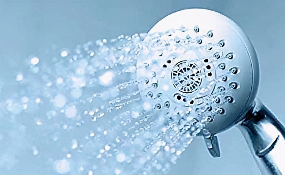 给老人在床上擦浴，这些细节很重要